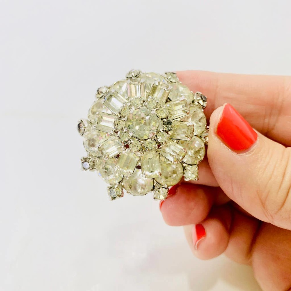 Weiss VTG Rhinestone Brooch Excellent Condition! - Picture 2 of 9